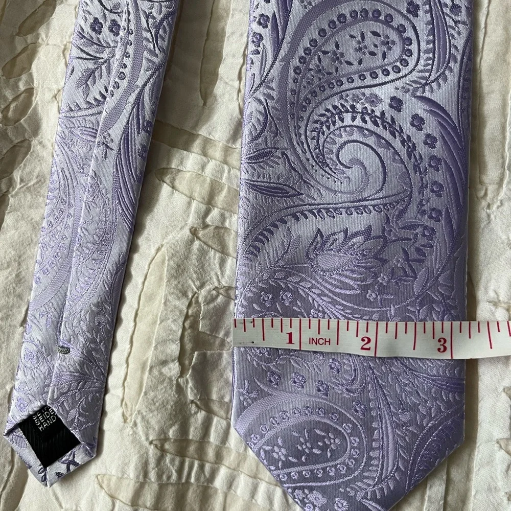 Elegant Lavender Purple Paisley Tie - Picture 2 of 3